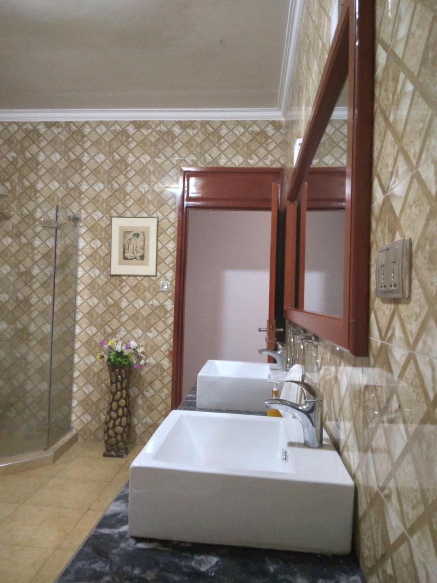 Sprunger Avenue - Tulia Homes Моши Екстериор снимка